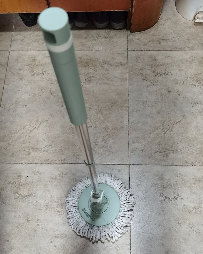 Domestic ratchet twisting mop, with blended yarn head