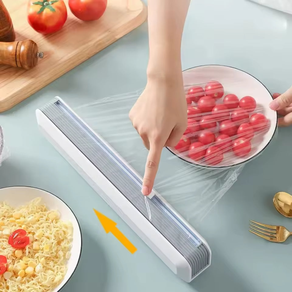 Practical plastic wrap cutter, ideal for fruits and vegetables