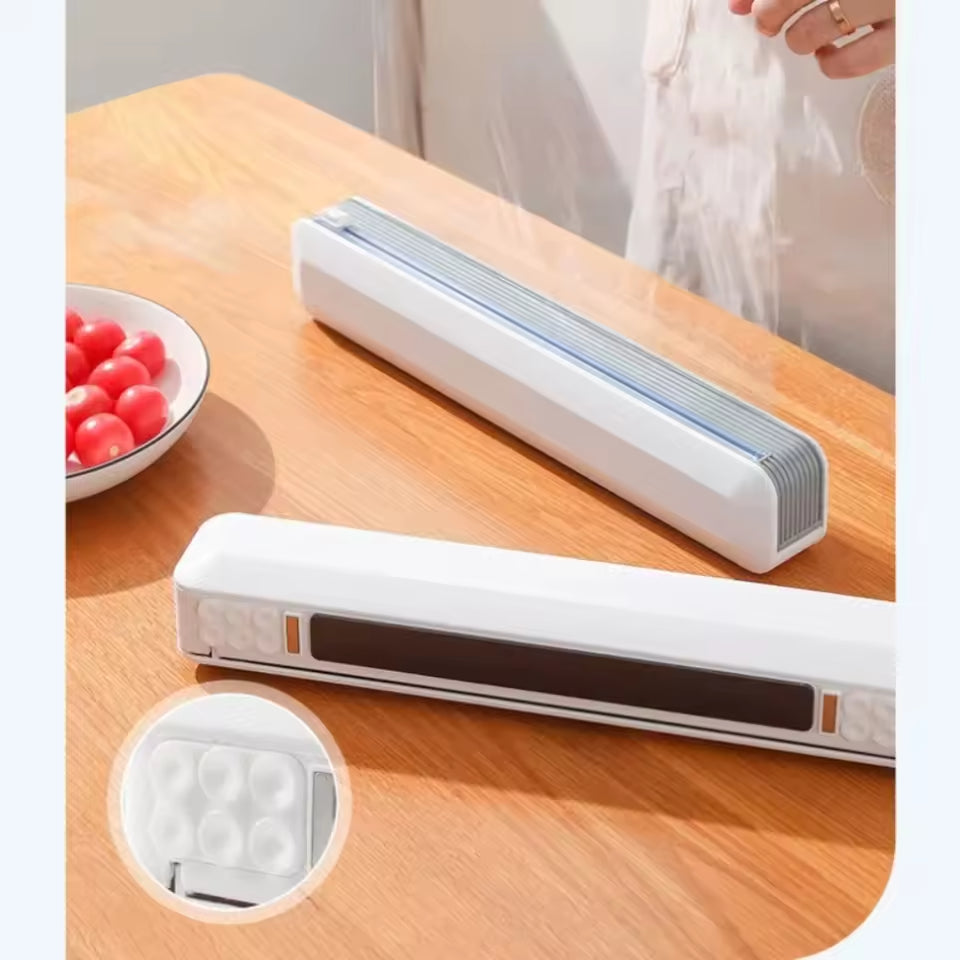 Practical plastic wrap cutter, ideal for fruits and vegetables