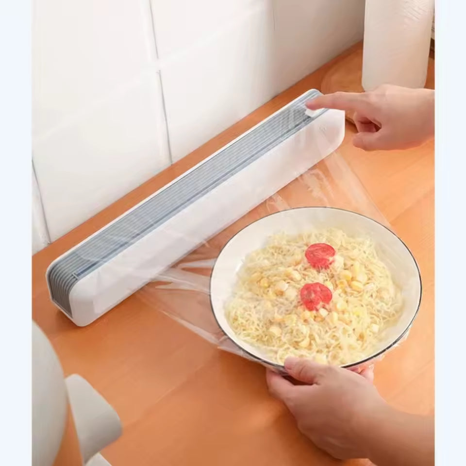 Practical plastic wrap cutter, ideal for fruits and vegetables